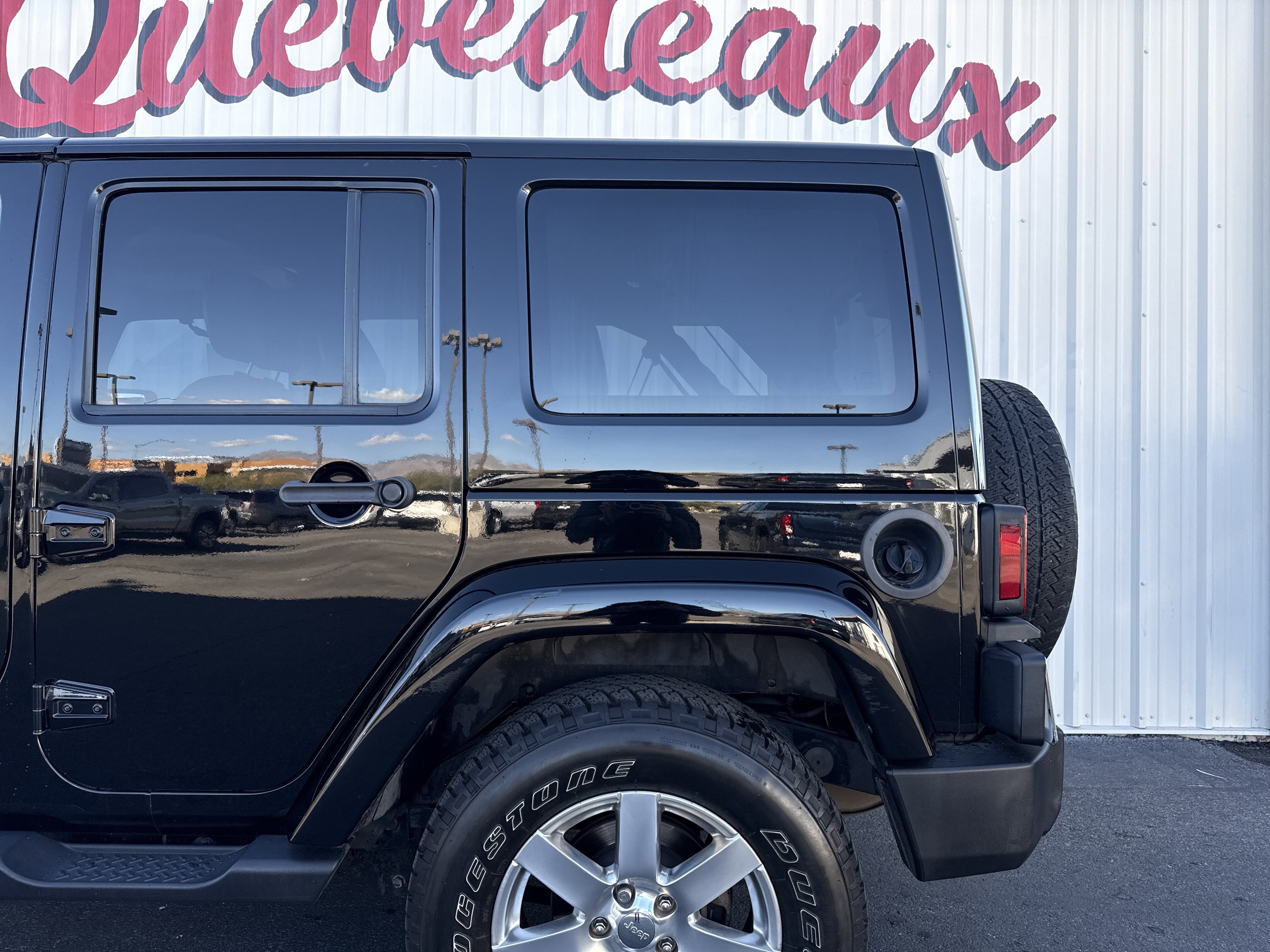 Used 2018 Jeep Wrangler Unlimited Sahara w/ Connectivity Group image 2