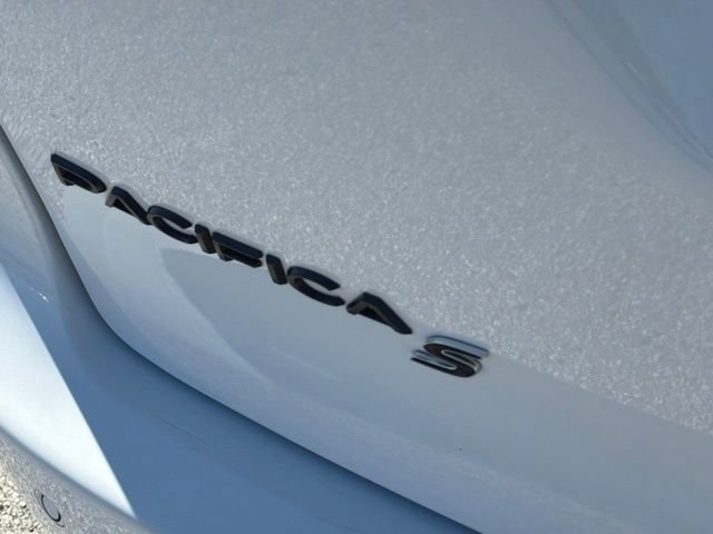 Used 2025 Chrysler Pacifica Limited FWD image 12