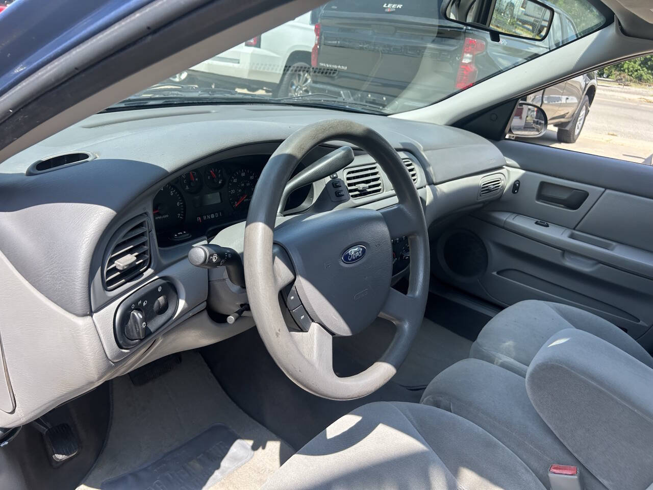 Used 2004 Ford Taurus SE FWD image 12