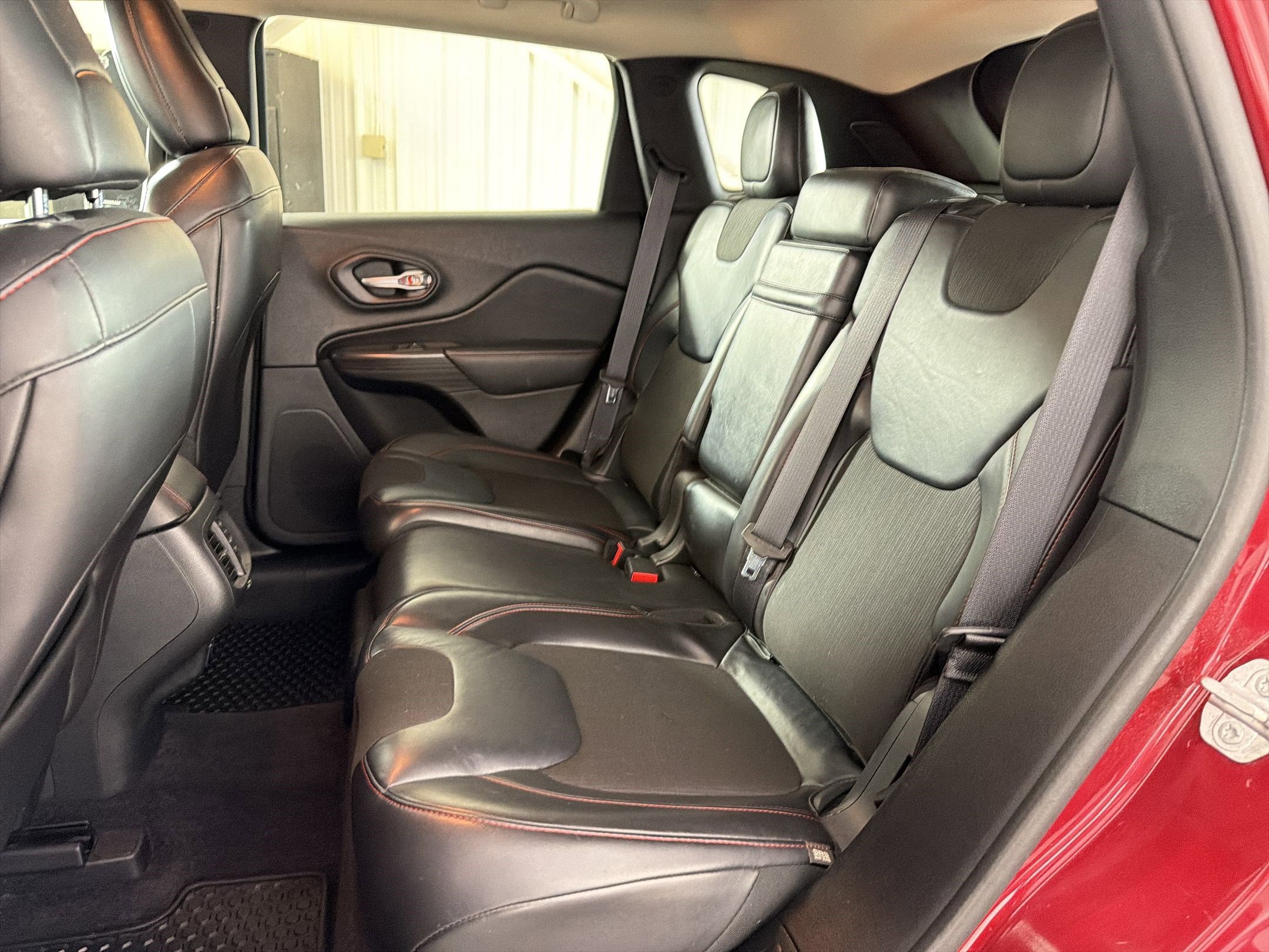 Used 2016 Jeep Cherokee Trailhawk w/ Cold Weather Group image 15