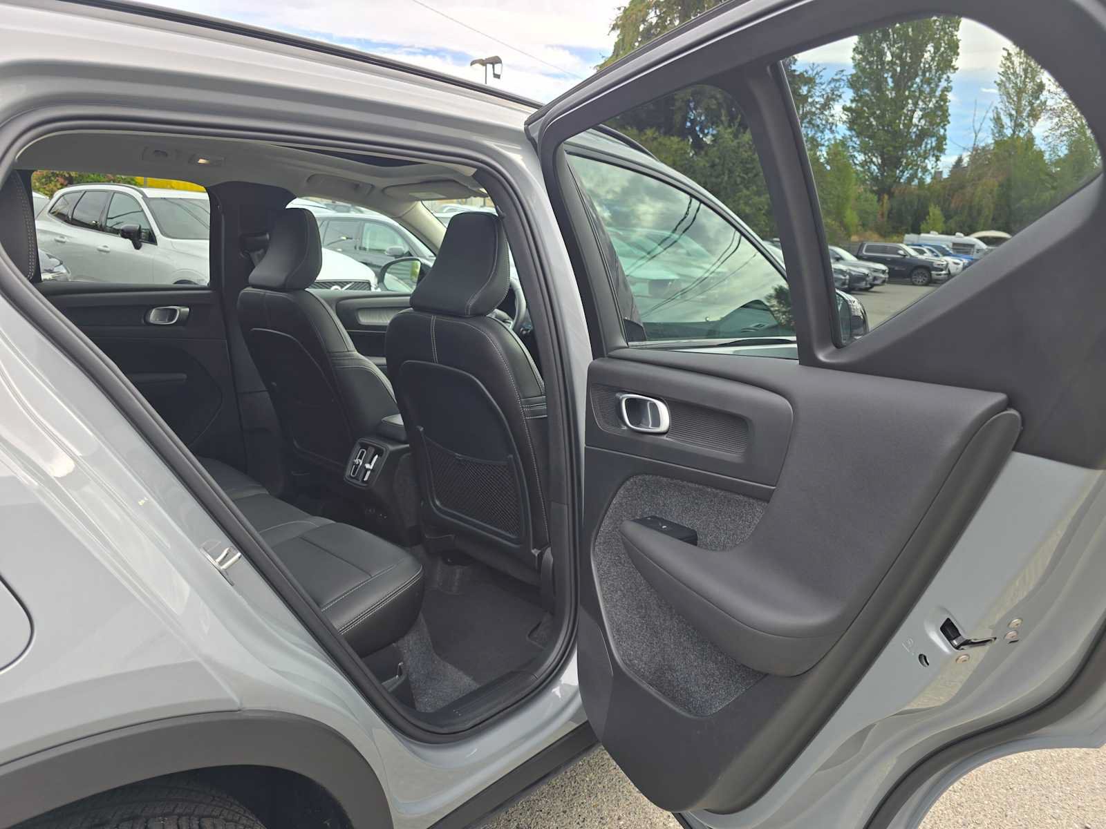 Used 2026 Volvo XC40 B5 Plus w/ Protection Package Premier AWD/4WD image 13