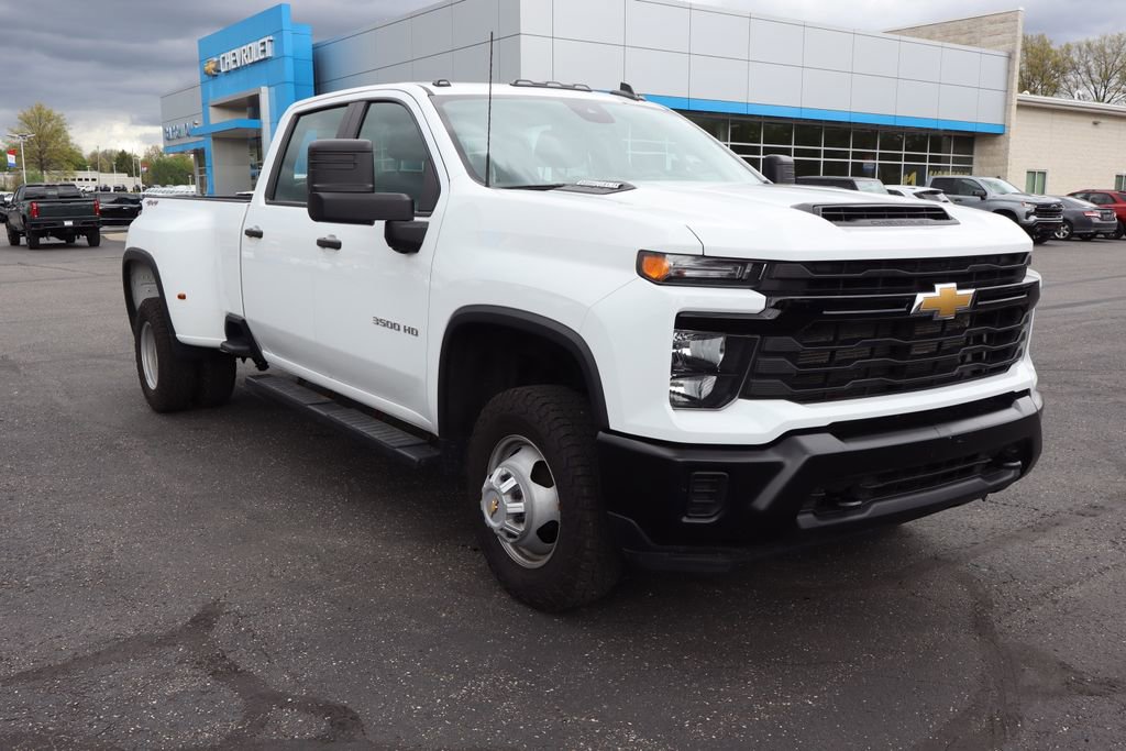 Used 2024 Chevrolet Silverado 3500 W/T AWD/4WD image 2