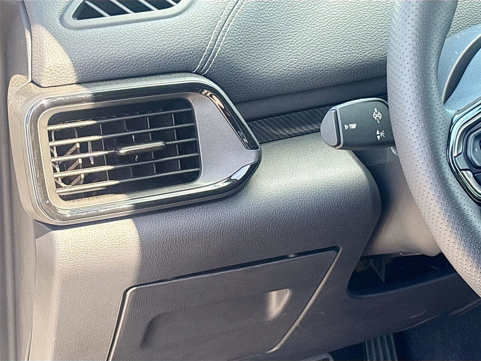 New 2025 VinFast VF 8 Eco image 10