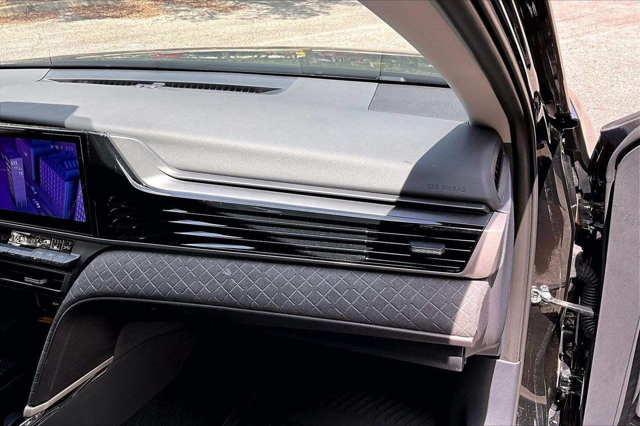 Used 2025 Toyota Camry XLE FWD image 23