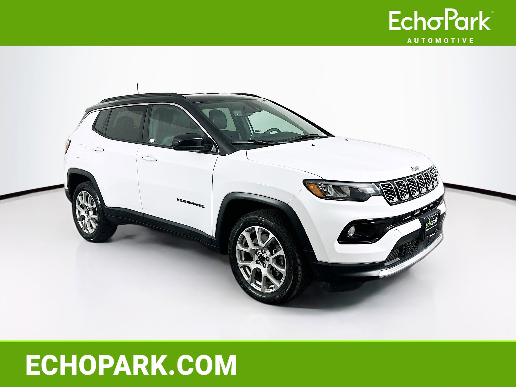 Used 2025 Jeep Compass Limited image 1