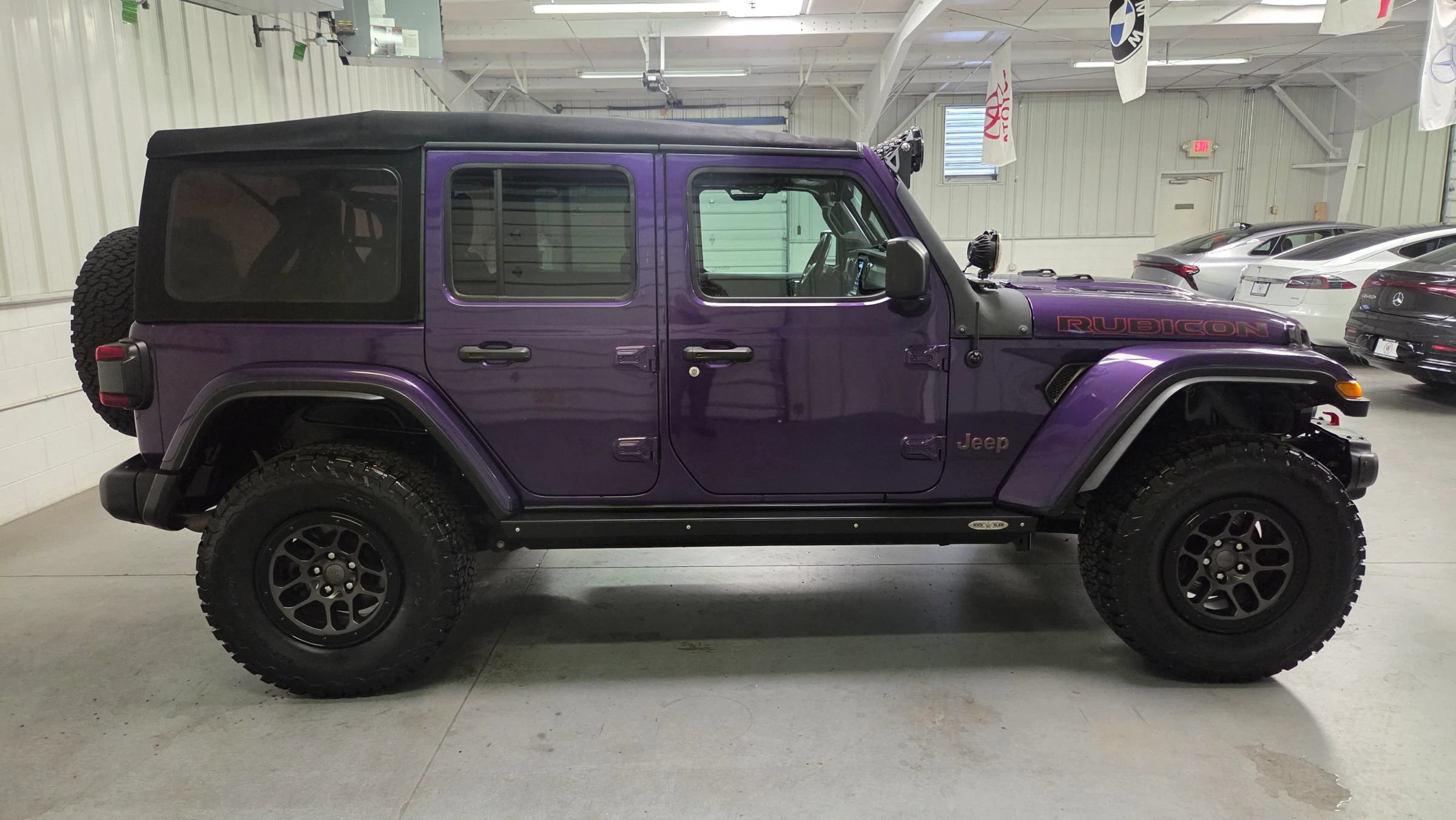 Used 2023 Jeep Wrangler Unlimited Rubicon w/ Xtreme 35 Tire Package AWD/4WD image 9