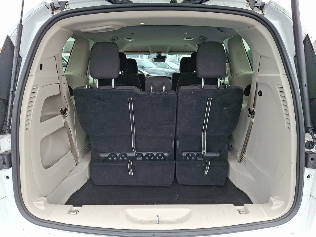 Used 2023 Chrysler Voyager LX image 28