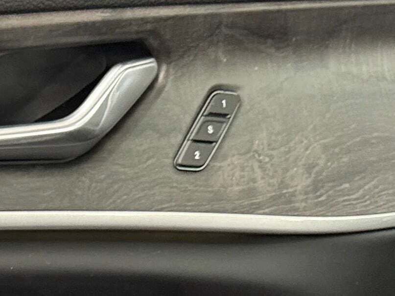 New 2025 Jeep Grand Cherokee Limited w/ Black Appearance Package image 39