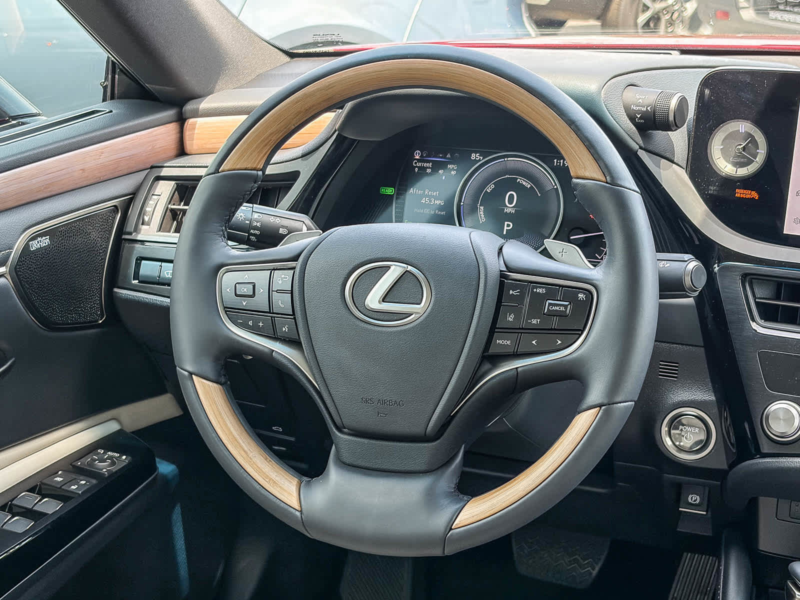 Used 2024 Lexus ES 300h w/ Accessory Package (Z2) FWD image 14