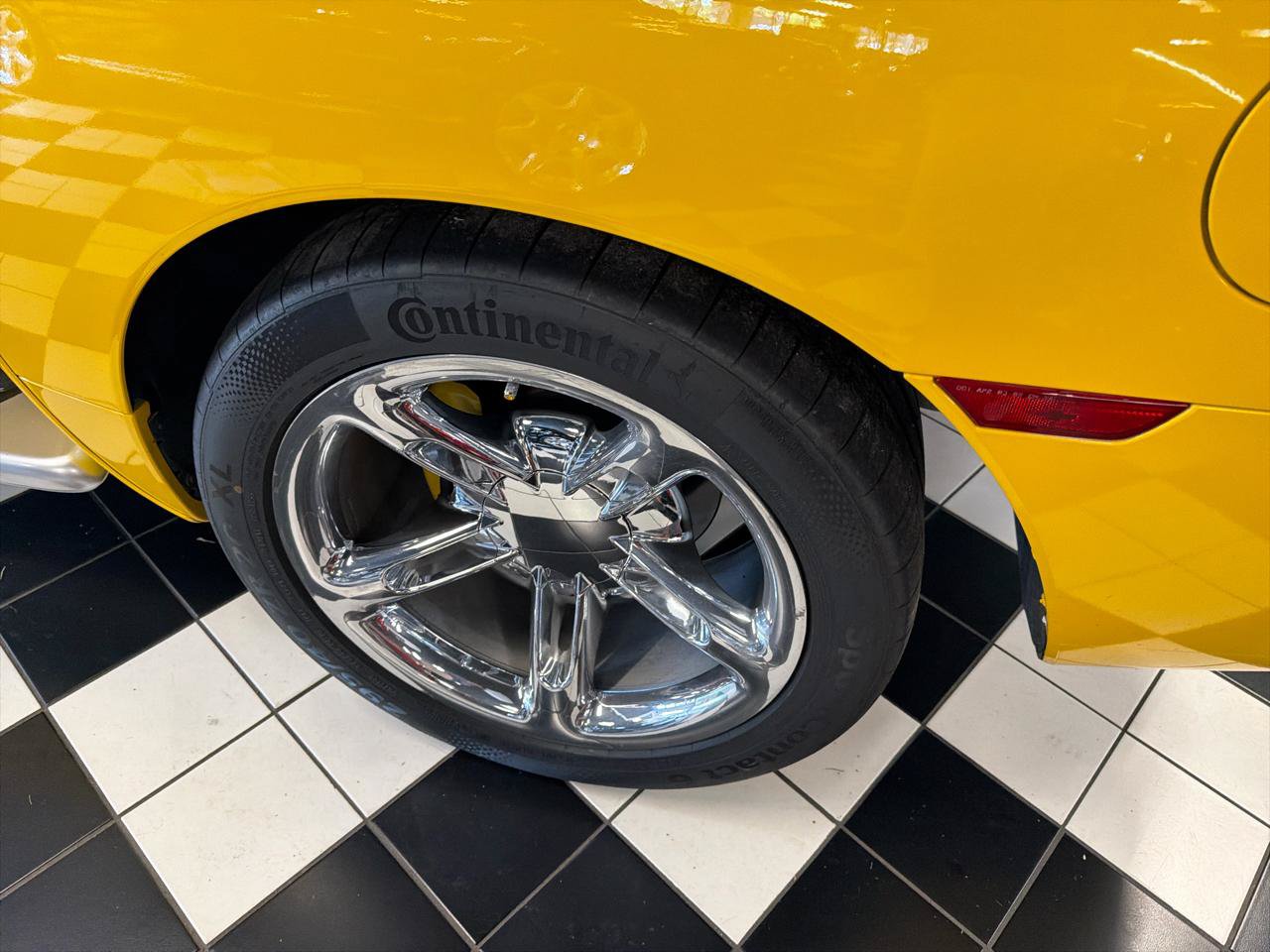 Used 2005 Chevrolet SSR w/ Preferred Equipment Group RWD image 16