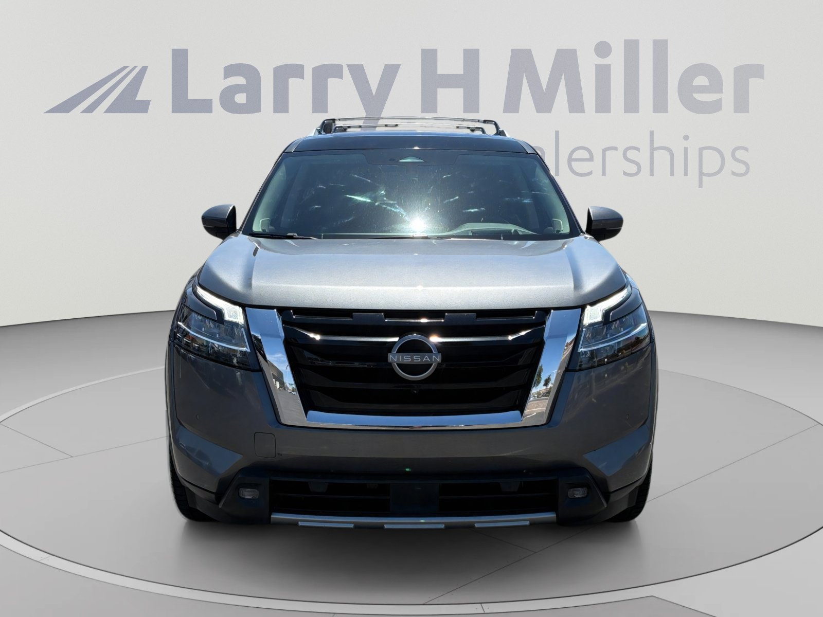 Used 2022 Nissan Pathfinder Platinum w/ Cargo Package FWD image 8