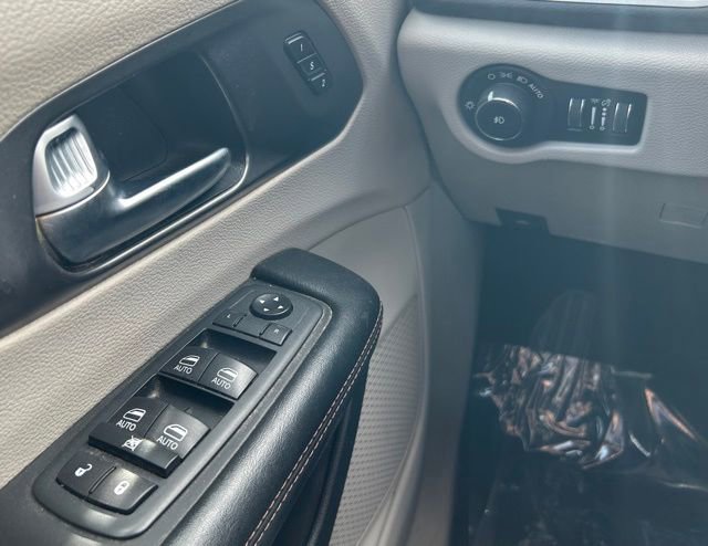 Used 2020 Chrysler Pacifica Touring-L Plus FWD image 28