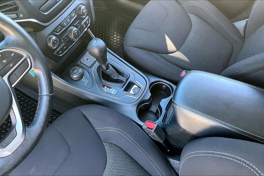 Used 2019 Jeep Cherokee Latitude w/ Cold Weather Group image 15