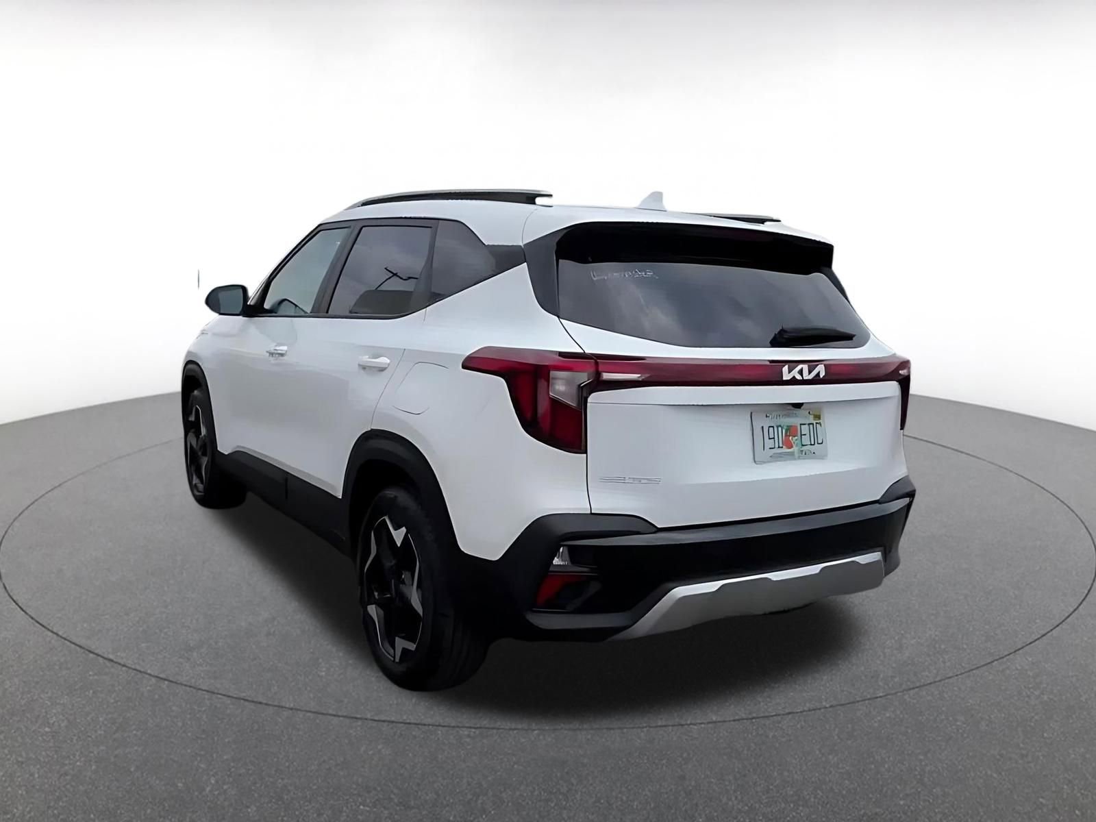 Used 2025 Kia Seltos S image 11