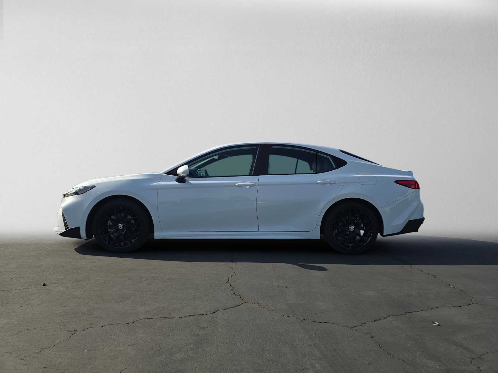 Used 2026 Toyota Camry SE FWD image 6