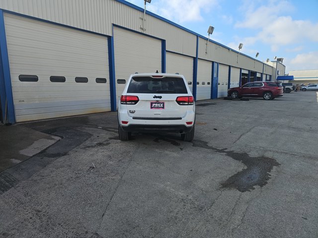 Used 2018 Jeep Grand Cherokee Laredo image 4