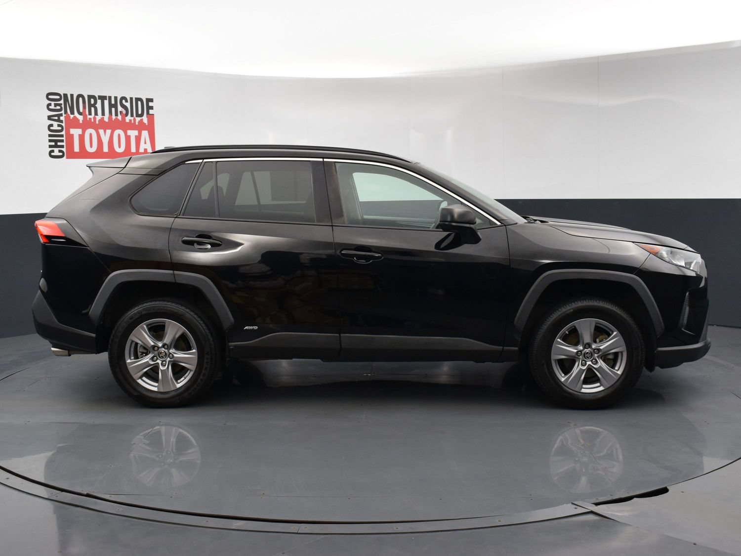Used 2022 Toyota RAV4 LE AWD/4WD image 5
