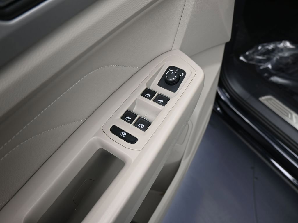 Used 2023 Volkswagen Atlas SEL R-Line image 14