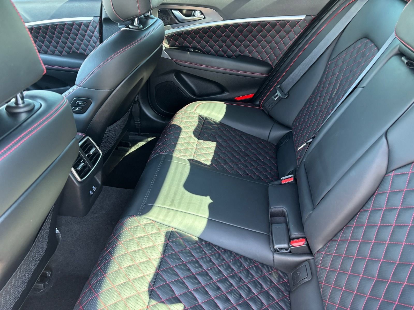 Used 2024 Genesis G70 3.3T Advanced w/ Sport Prestige Package image 18