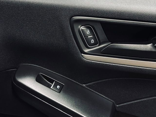 Used 2022 Ford Escape SE w/ SE Sport Appearance Package image 16