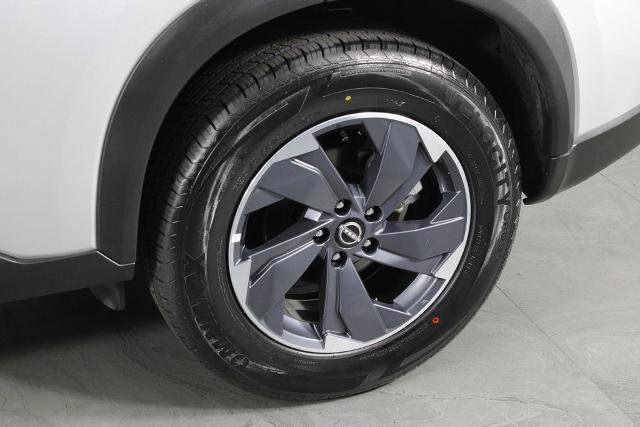 Certified 2025 Nissan Rogue SV image 13