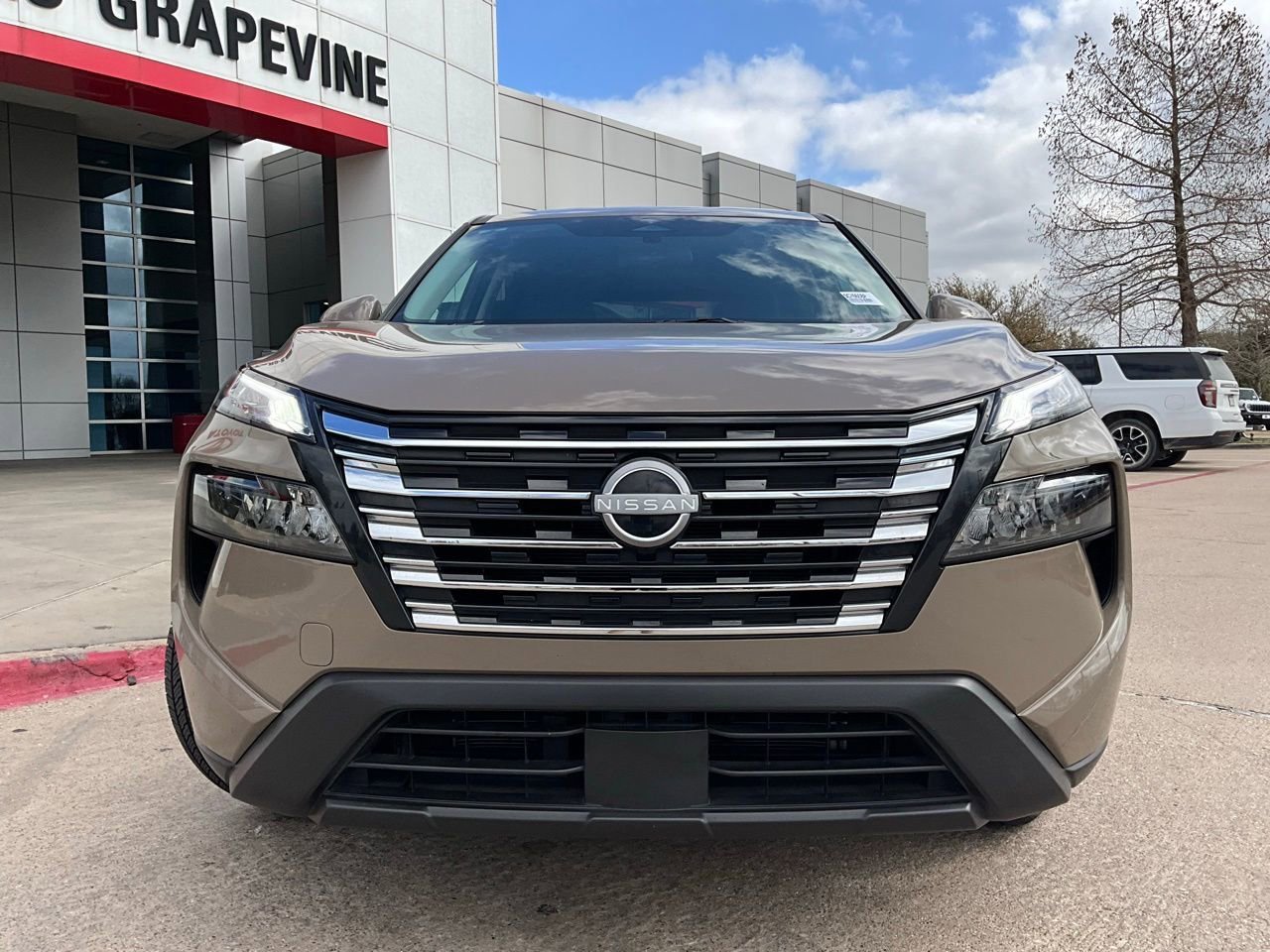 Used 2025 Nissan Rogue SV image 3