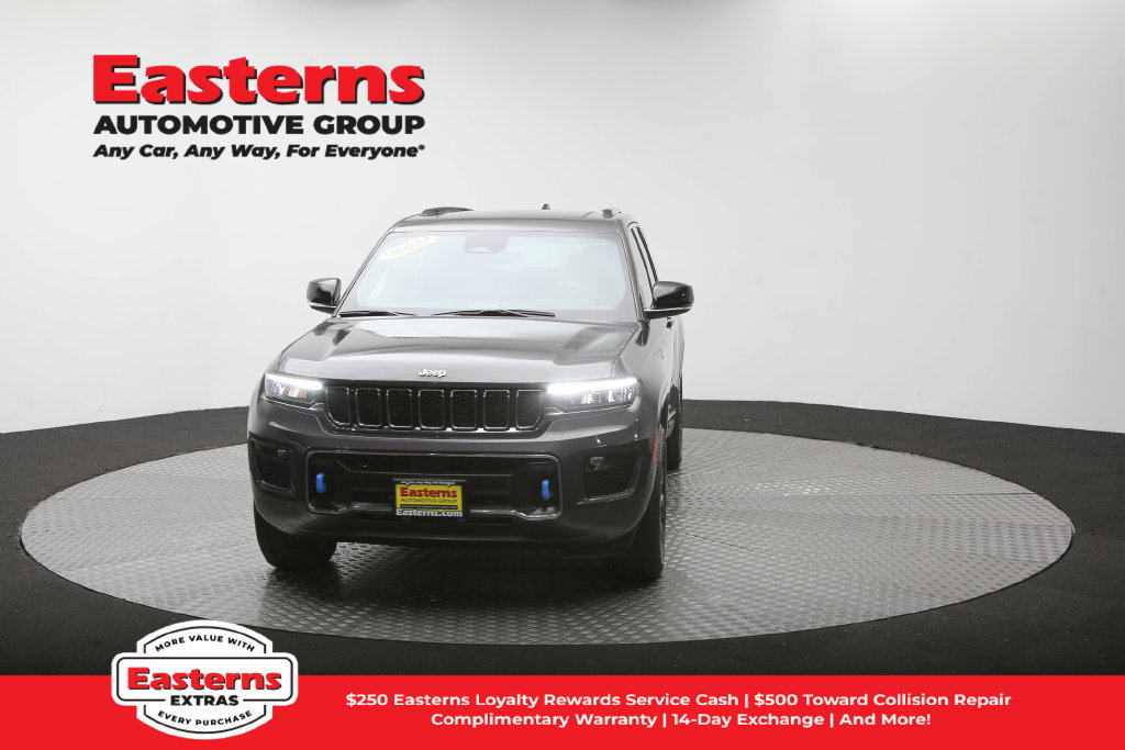 Used 2023 Jeep Grand Cherokee Overland AWD/4WD image 56