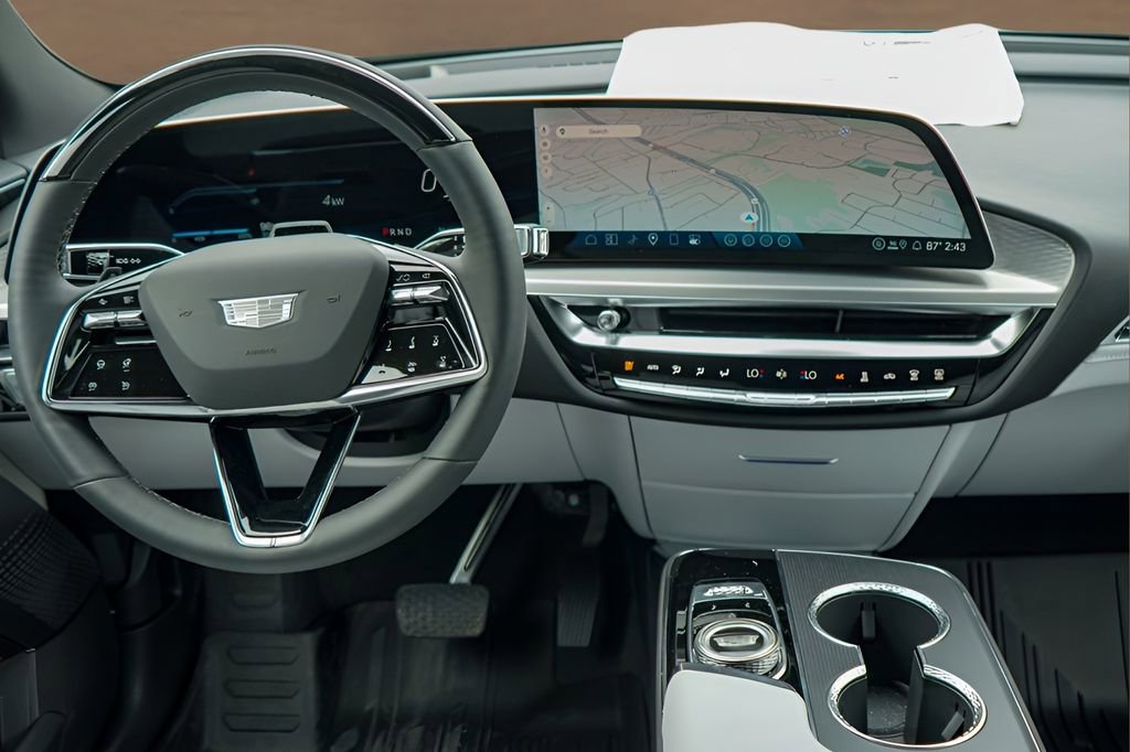 New 2026 Cadillac Lyriq Luxury w/ LPO, Floor Liner Package AWD/4WD image 24