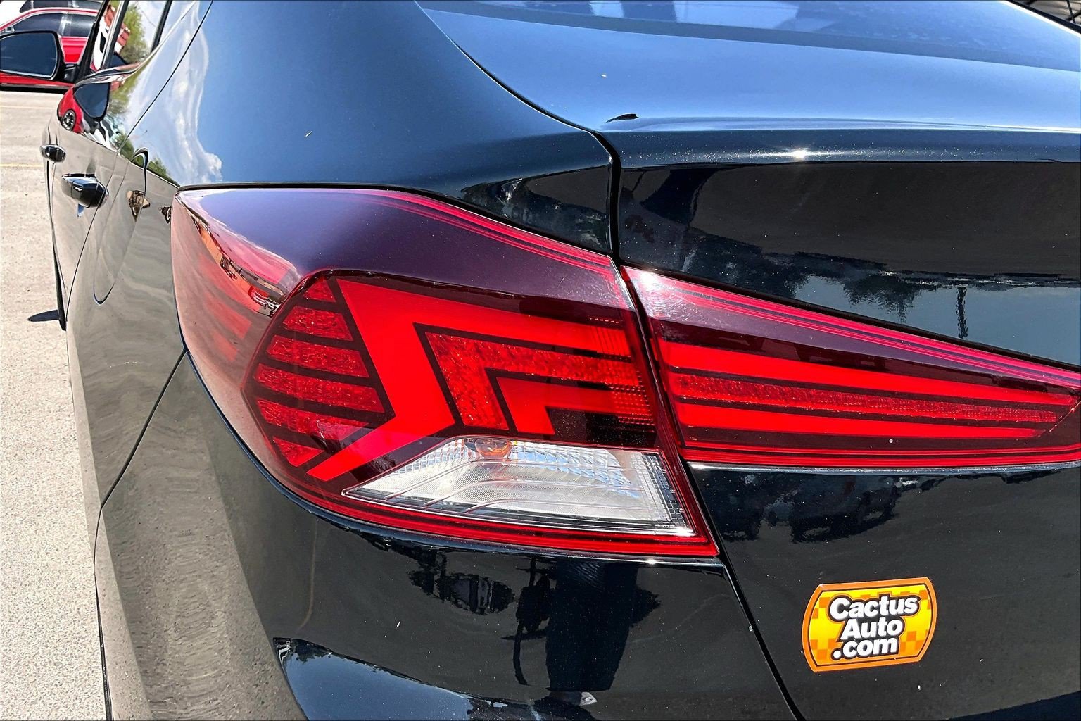 Used 2020 Hyundai Elantra Limited FWD image 30