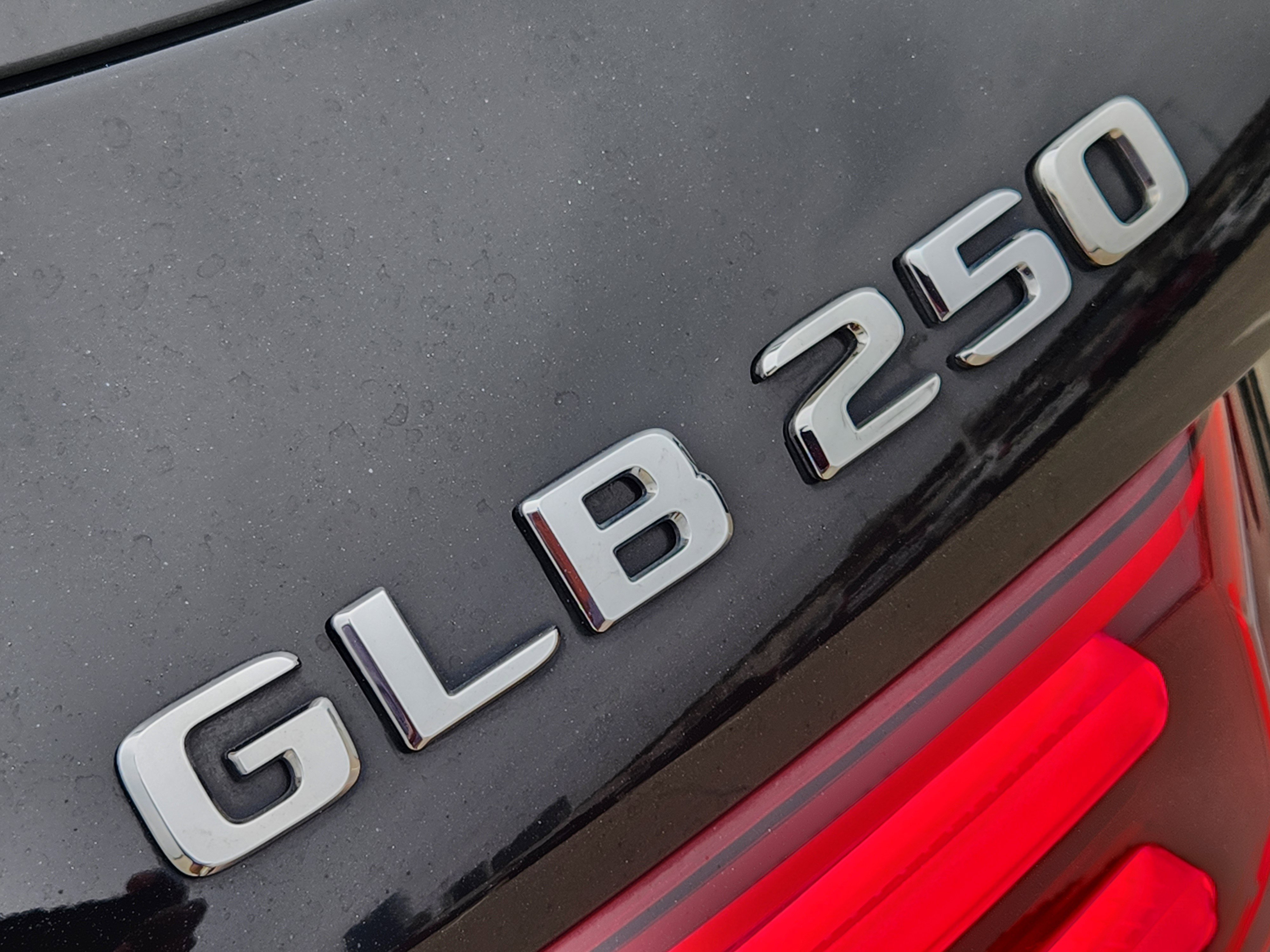 Used 2024 Mercedes-Benz GLB 250 4MATIC image 12