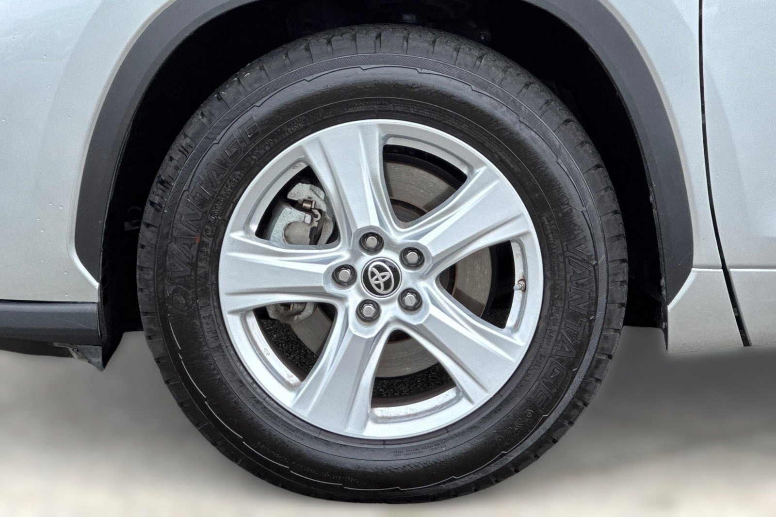 Used 2025 Toyota Highlander LE image 11