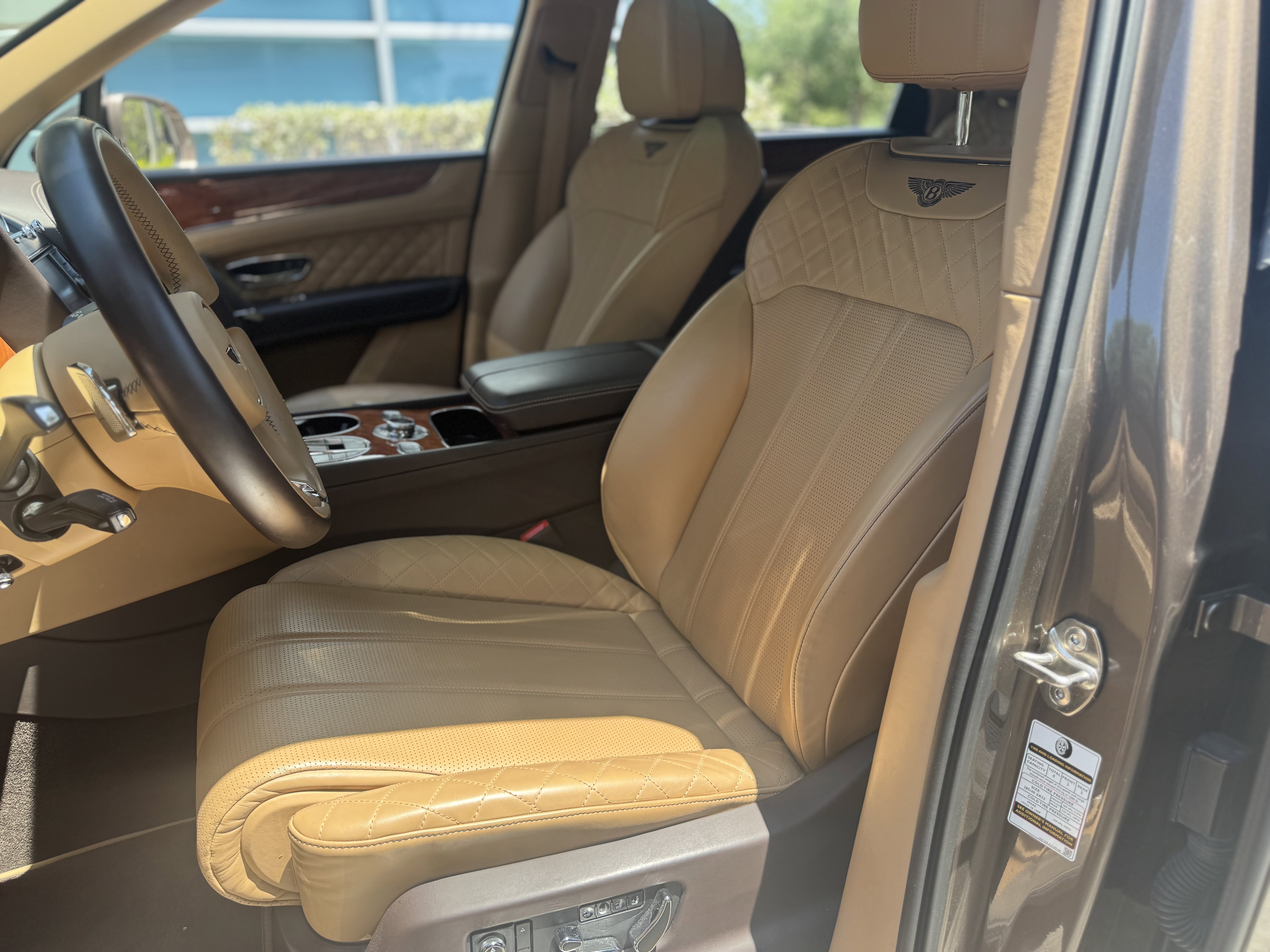 Used 2018 Bentley Bentayga image 20