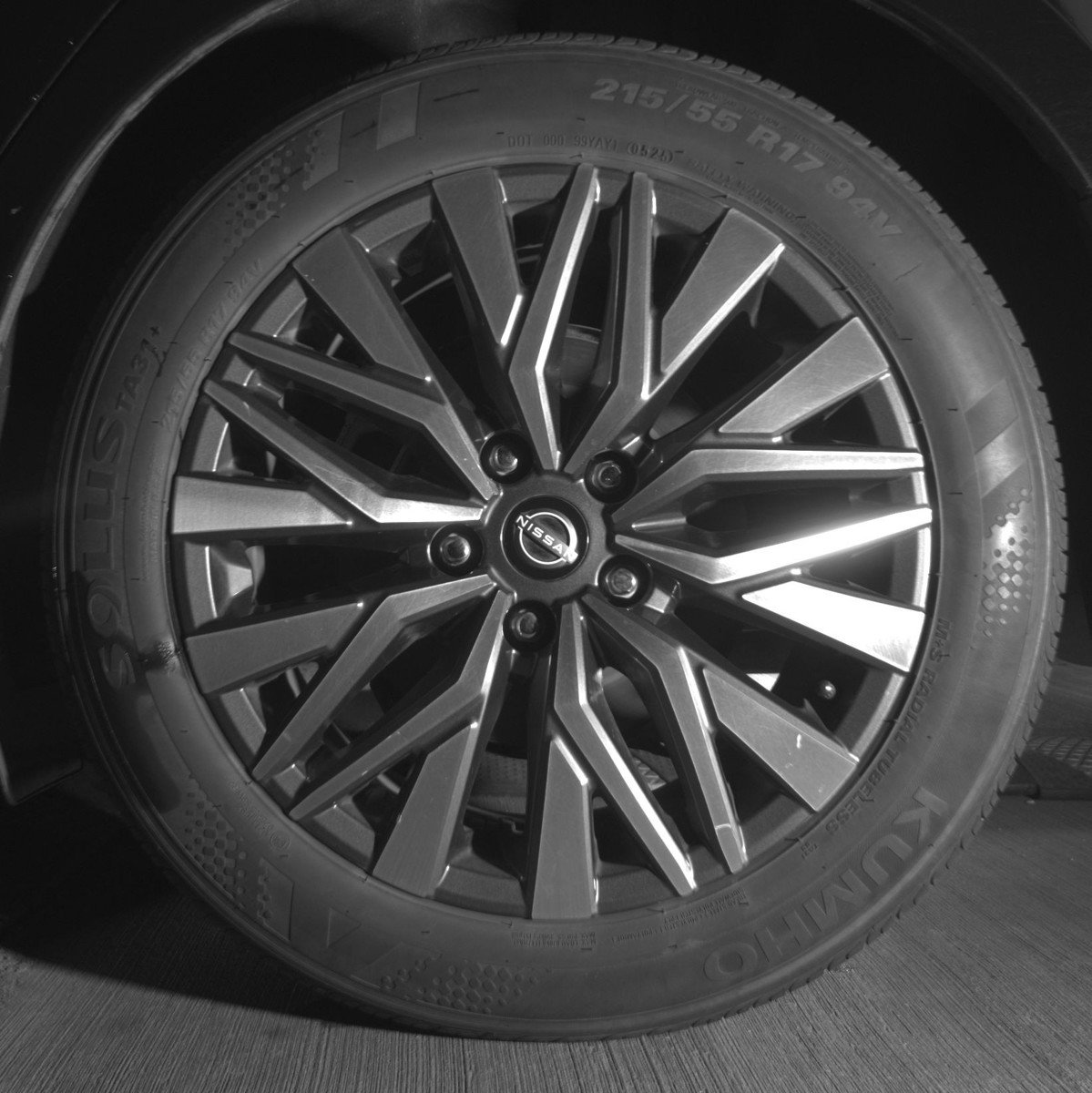 Used 2025 Nissan Altima 2.5 SV FWD image 14
