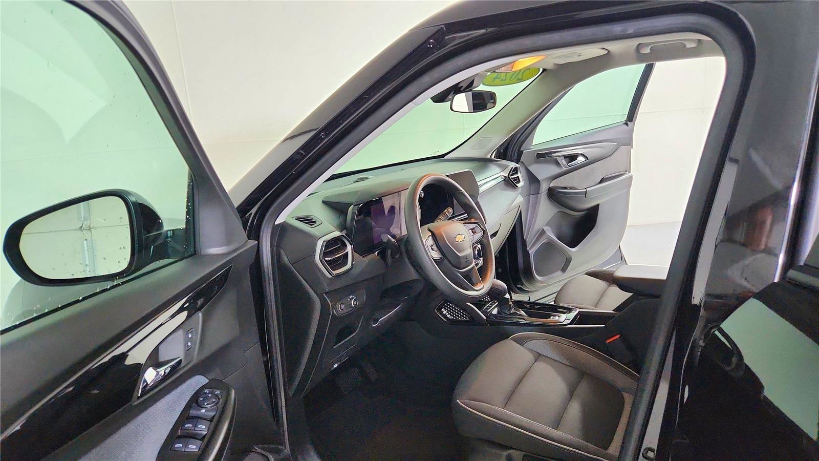 Used 2024 Chevrolet TrailBlazer LT image 25