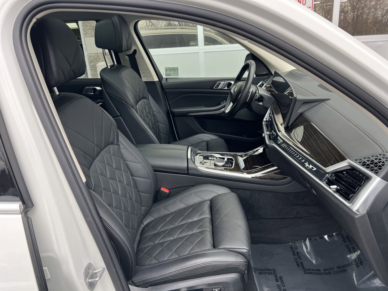 Used 2024 BMW X7 xDrive40i w/ Premium Package image 28