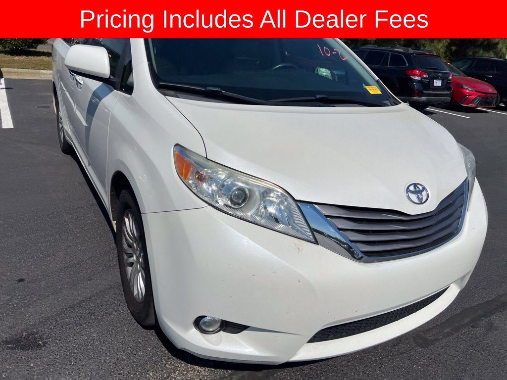 Used 2017 Toyota Sienna XLE FWD image 13