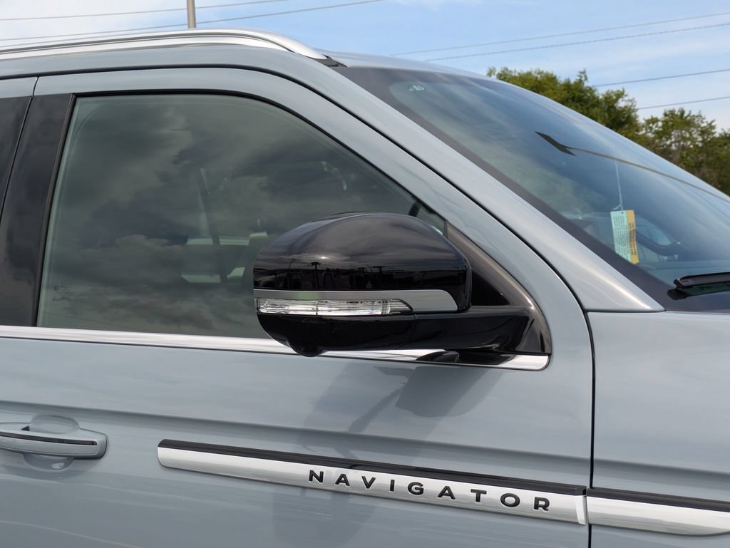 New 2027 Lincoln Navigator Reserve AWD/4WD image 12