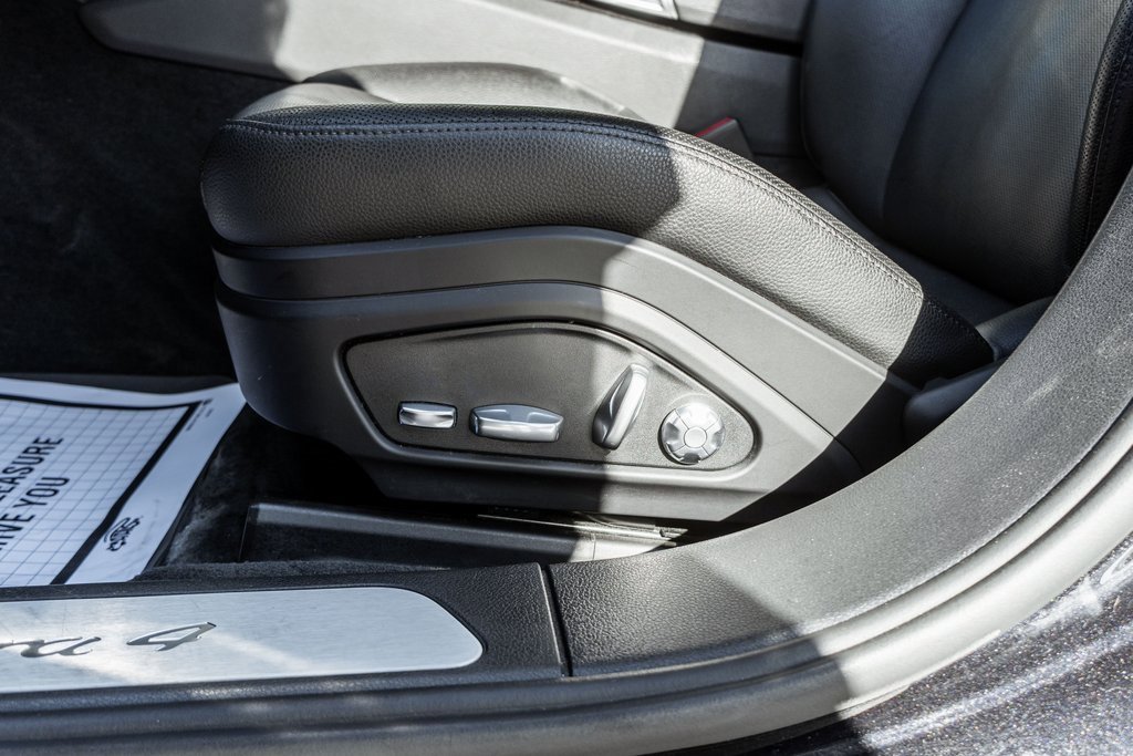 Used 2018 Porsche Panamera 4 image 24
