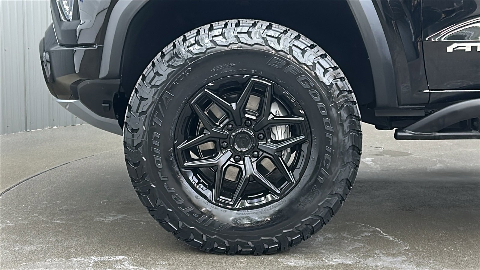 Used 2024 GMC Canyon AT4X image 10