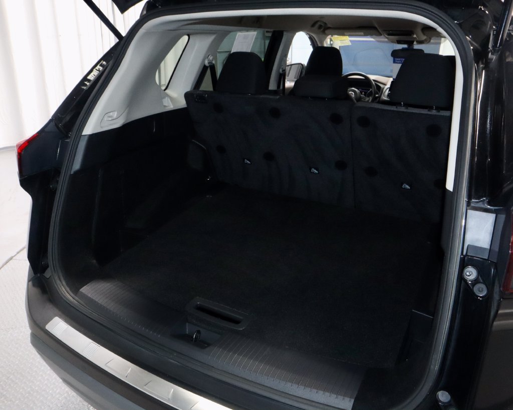 Used 2023 Nissan Rogue SV AWD/4WD image 14