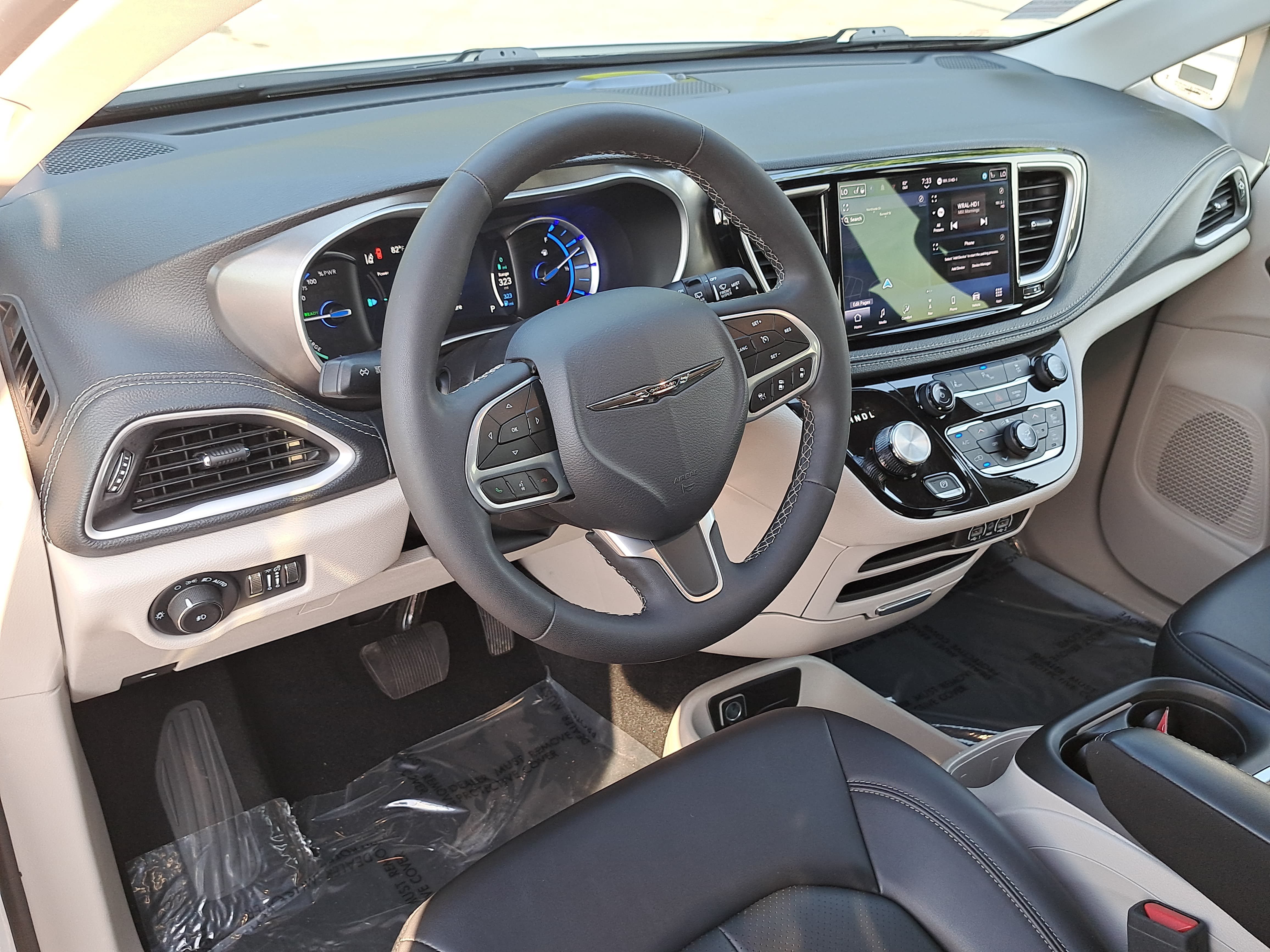 Used 2024 Chrysler Pacifica Limited FWD image 17