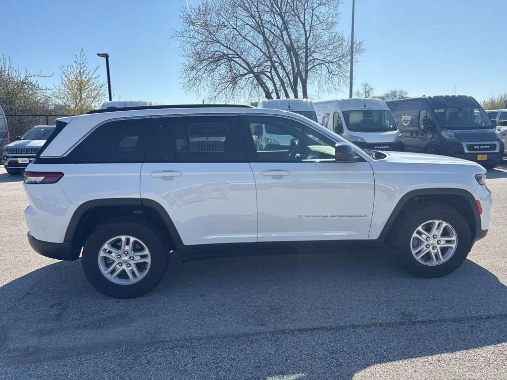 Used 2024 Jeep Grand Cherokee Laredo image 7