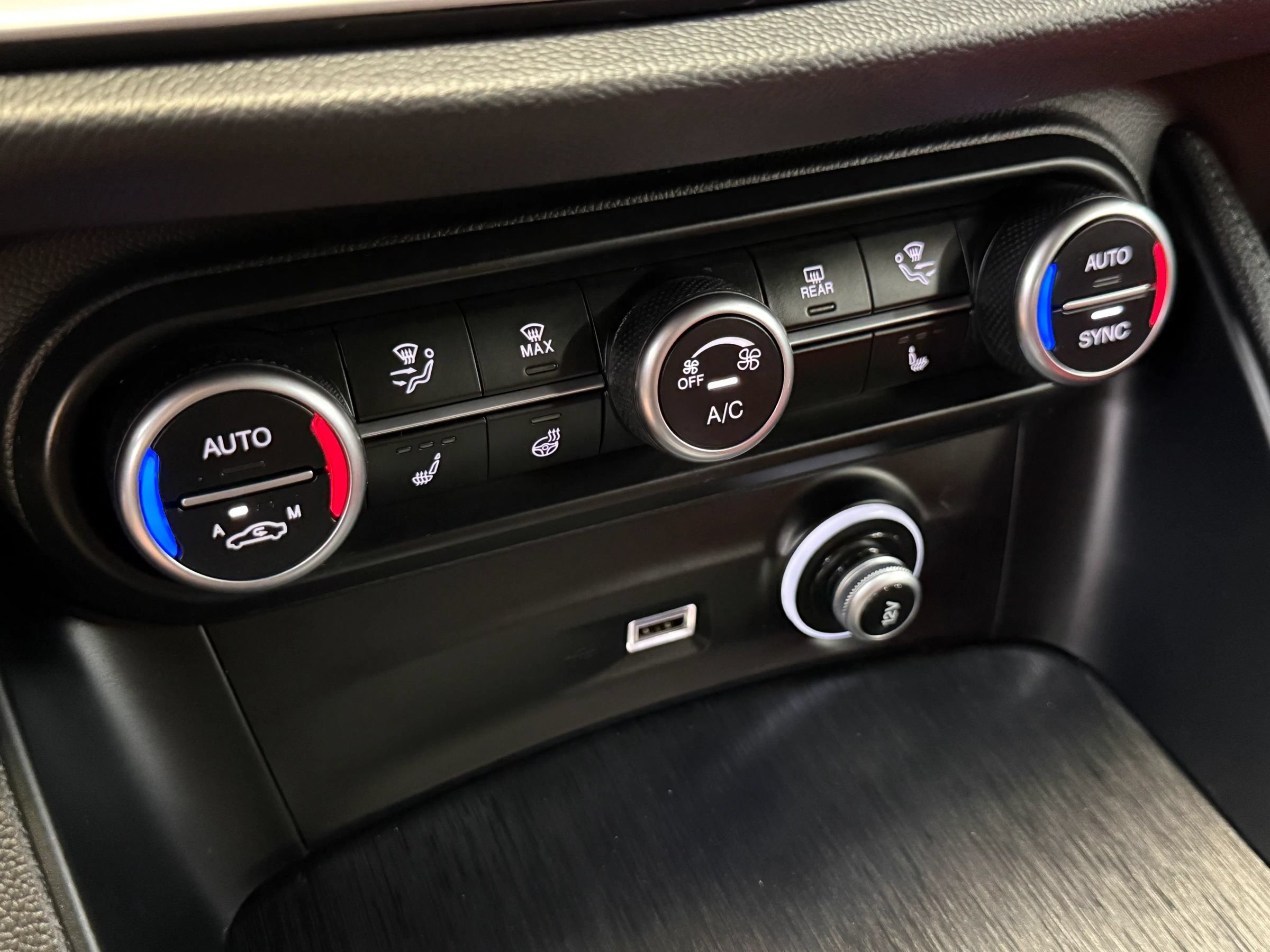 Used 2023 Alfa Romeo Stelvio Sprint RWD image 21