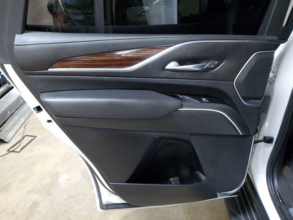 Used 2021 Cadillac Escalade Premium Luxury AWD/4WD image 9