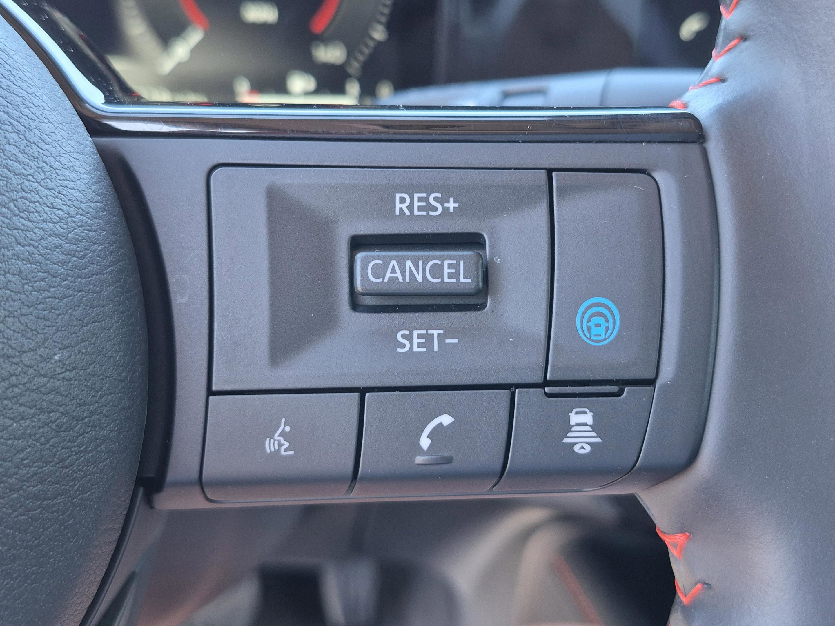 Certified 2025 Nissan Kicks SR FWD image 32