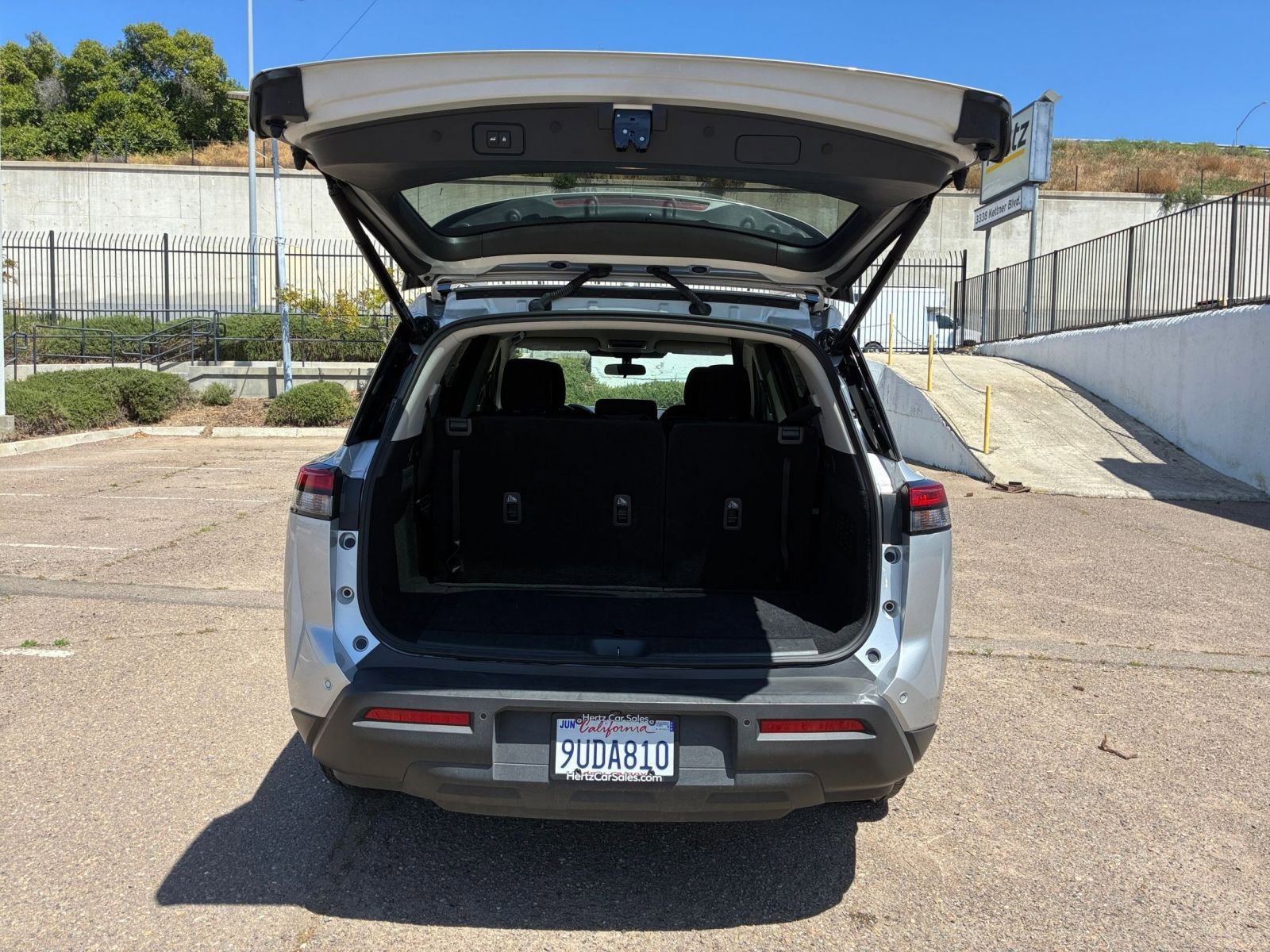 Used 2025 Nissan Pathfinder SV image 34