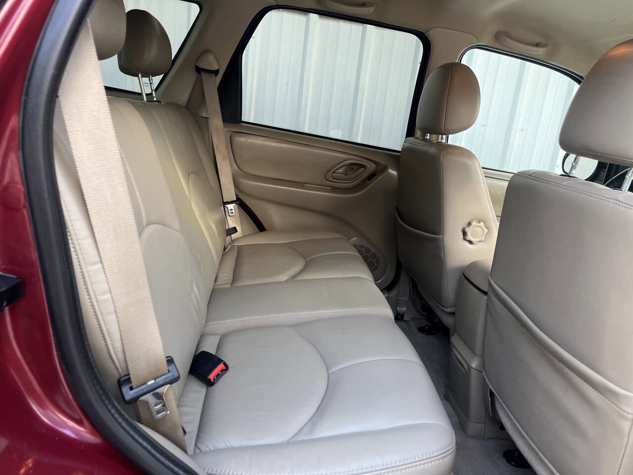 Used 2004 MAZDA Tribute ES w/ Tow Pkg image 16