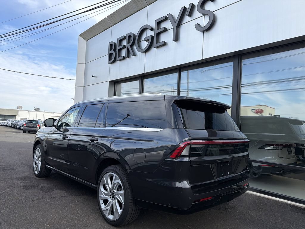 New 2025 Lincoln Navigator L Reserve AWD/4WD image 2