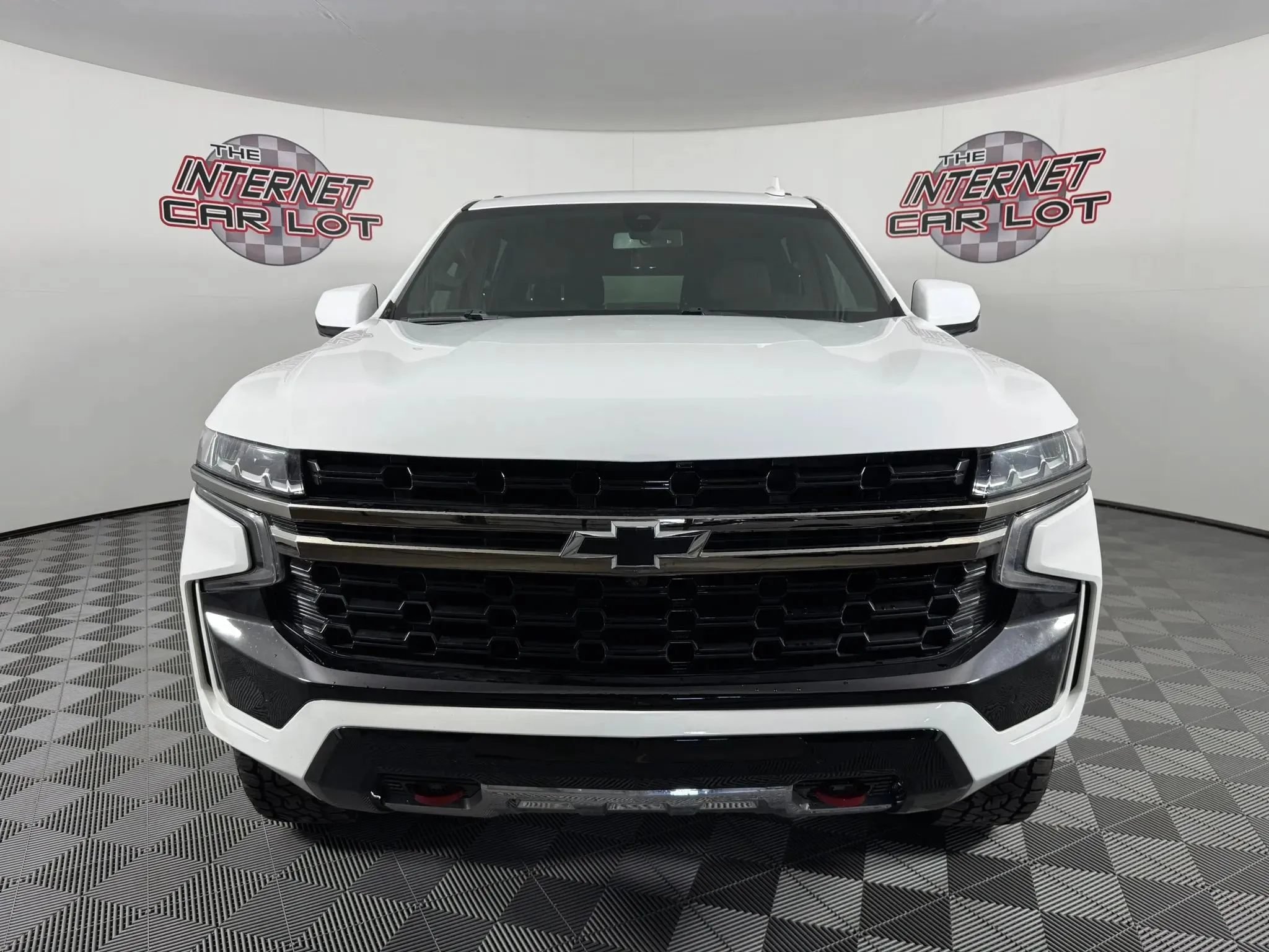 Used 2022 Chevrolet Suburban Z71 w/ Luxury Package AWD/4WD image 2