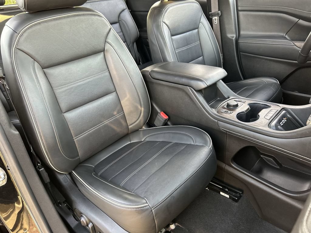 Used 2022 GMC Acadia Denali w/ Denali Ultimate Package FWD image 29